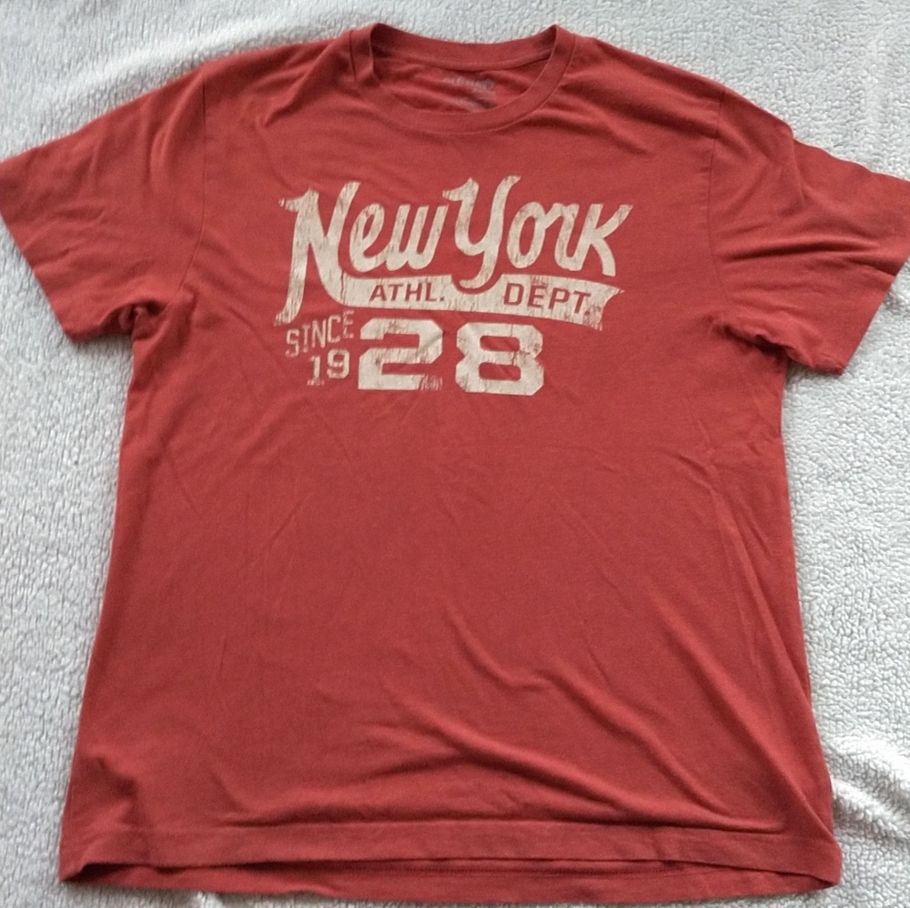 Men's red graphic t-shirt